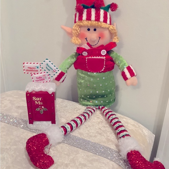 Cute elf on the shelf with bath and bodywork’s Santa’s mailbox plug in - Picture 3 of 5